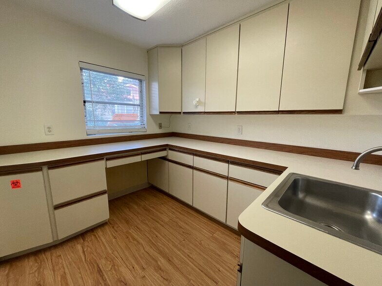 More Photos Of 633 N Bay St, Eustis Office Residential For Sale