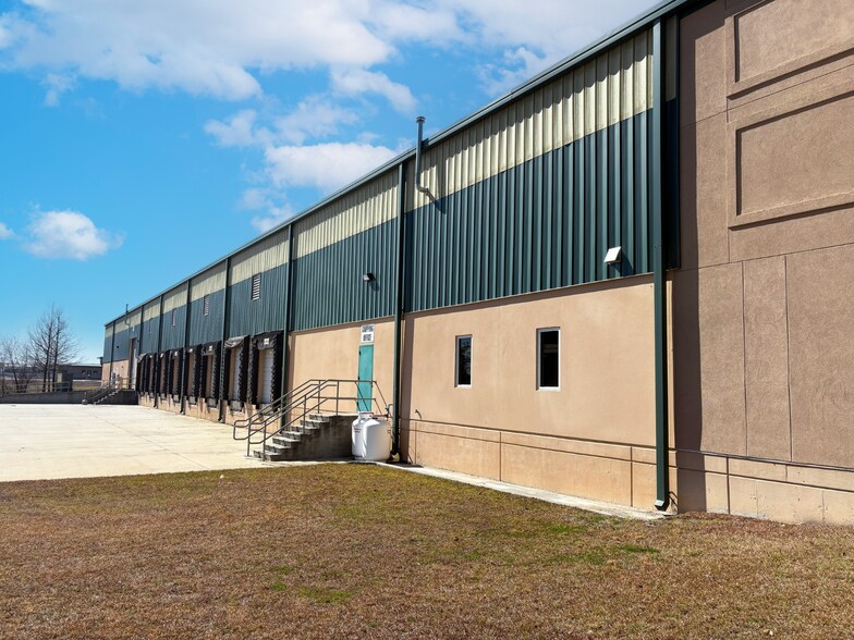 More Photos Of 1500 Oracal Pky, Ellabell Warehouse For Lease