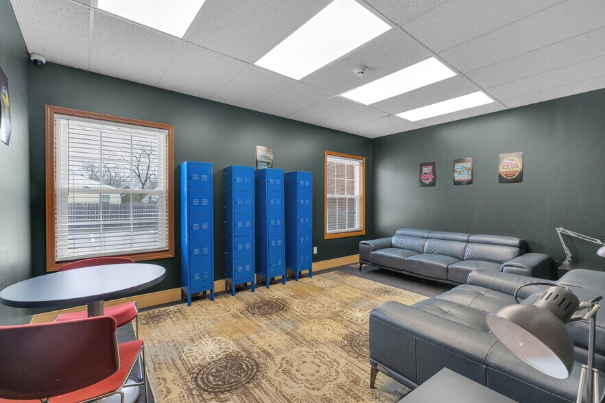 More Photos Of 10455-10499 N College Ave, Carmel Office For Sale