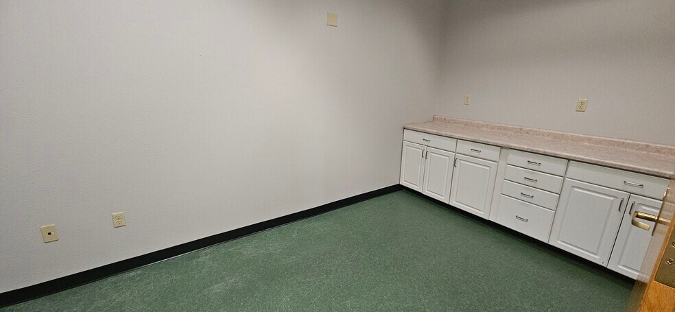 More Photos Of 1903 Keith St, Eau Claire Medical For Lease