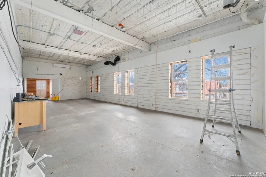 More Photos Of 2323 Buena Vista St, San Antonio Freestanding For Sale