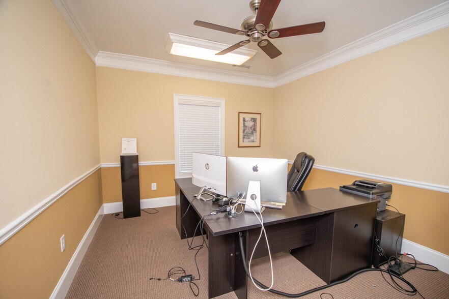 More Photos Of 1011 Woodridge Ln, Watkinsville Office For Lease