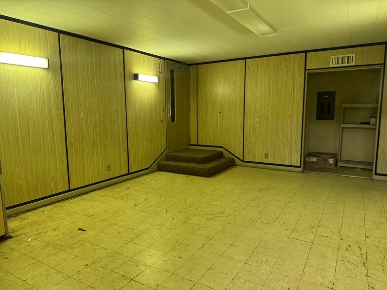 More Photos Of 500-516 W Court St, Flint Medical For Sale