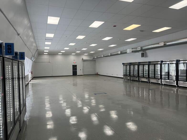 More Photos Of 165 Woodfield Rd, West Hempstead Warehouse For Lease