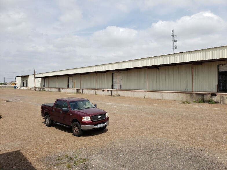 More Photos Of 818 E Expressway 83, Weslaco Warehouse For Sale