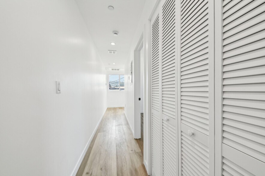 More Photos Of 2923 S Burnside Ave, Los Angeles Apartments For Sale