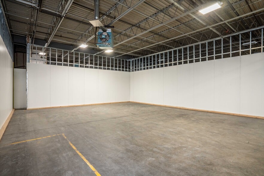 More Photos Of 6 Britton Dr, Bloomfield Warehouse For Lease