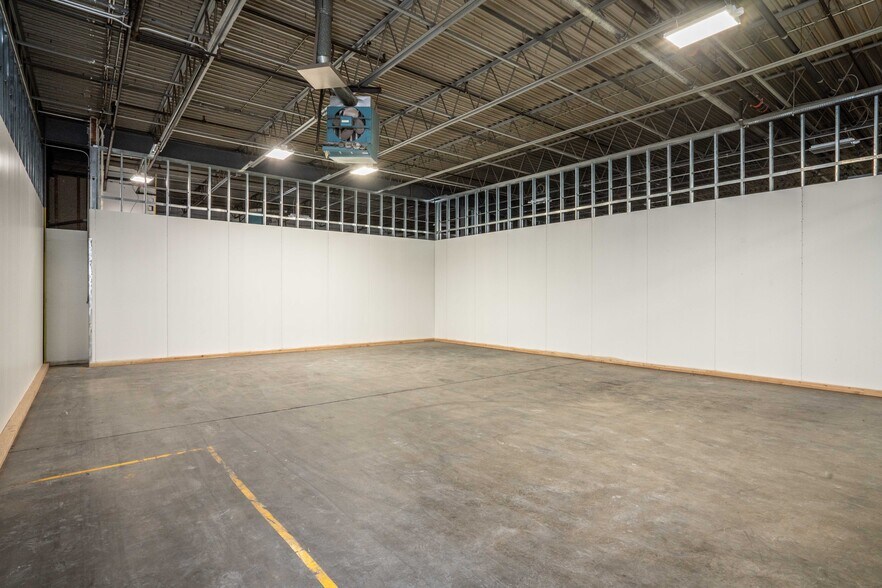 More Photos Of 6 Britton Dr, Bloomfield Warehouse For Lease