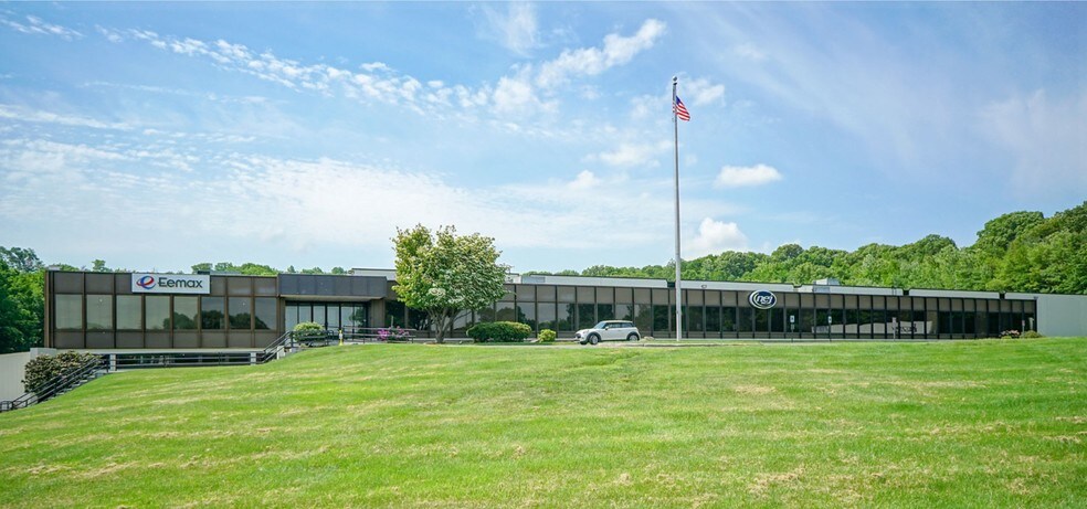 More Photos Of 400 Captain Neville Dr, Waterbury Warehouse For Lease