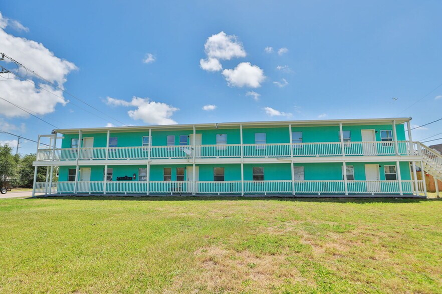 Primary Photo Of 4217 Sealy St, Galveston Apartments For Sale