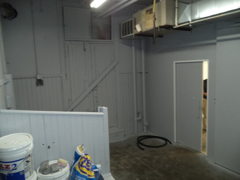 More Photos Of 15-17 Railroad Sq, Nashua Storefront Retail Residential For Lease