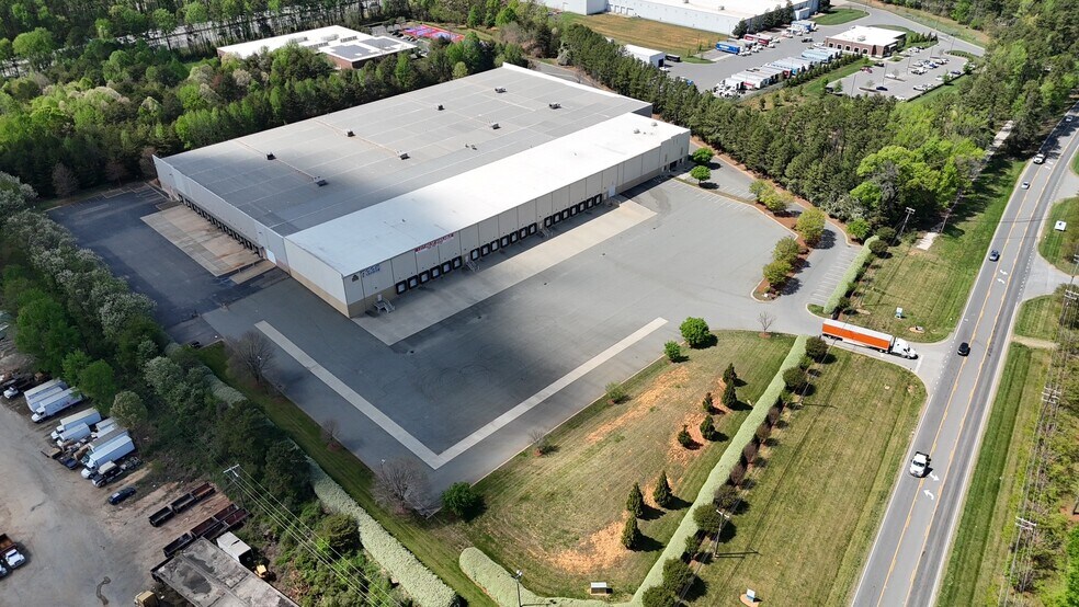 More Photos Of 7224 Statesville Rd, Charlotte Unknown For Lease