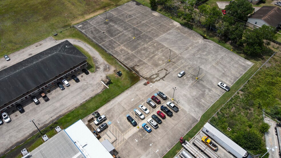 More Photos Of 25000 US 59 Rd, El Campo Flex For Sale