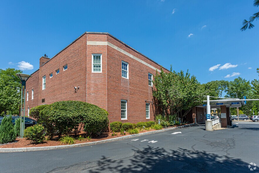 More Photos Of 626 Massachusetts Ave, Arlington General Retail For Sale