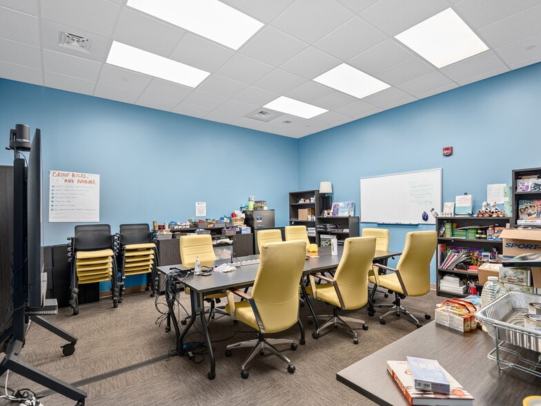 More Photos Of 1100 Ridgefield Blvd, Asheville Office For Lease
