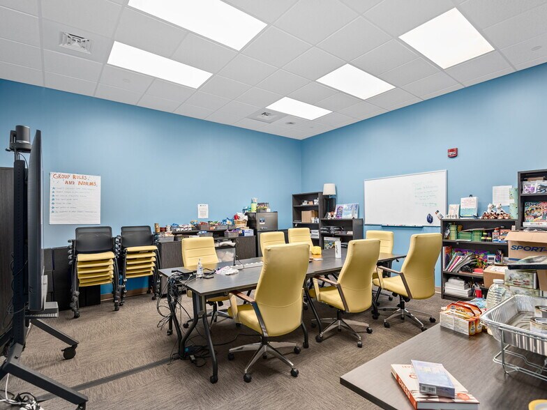 More Photos Of 1100 Ridgefield Blvd, Asheville Office For Lease