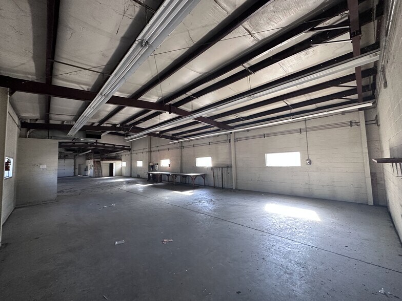 More Photos Of 205 S New Madrid St, Sikeston Light Manufacturing For Sale