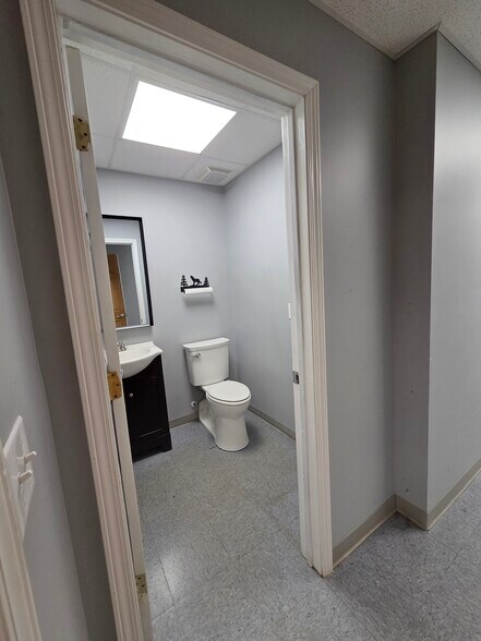 More Photos Of 114-120 Hankwoods Dr, Beckley General Retail For Lease