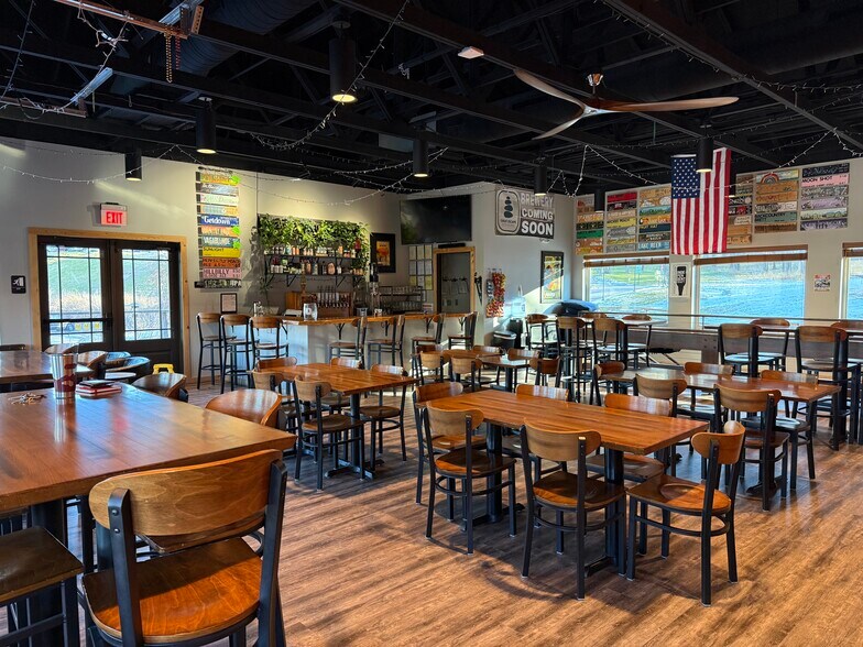 More Photos Of 4022 S Lone Pine Ave, Springfield Daycare Center For Lease