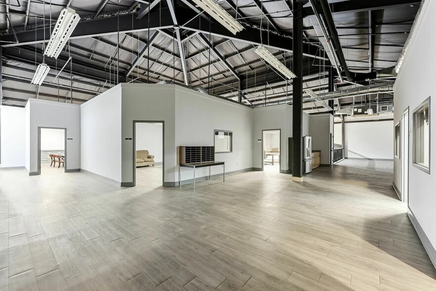 More Photos Of 4336 Cornelia Hwy, Lula Freestanding For Lease