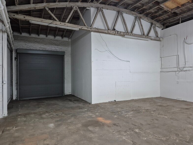 More Photos Of 6080 S Hoover St, Los Angeles Unknown For Lease