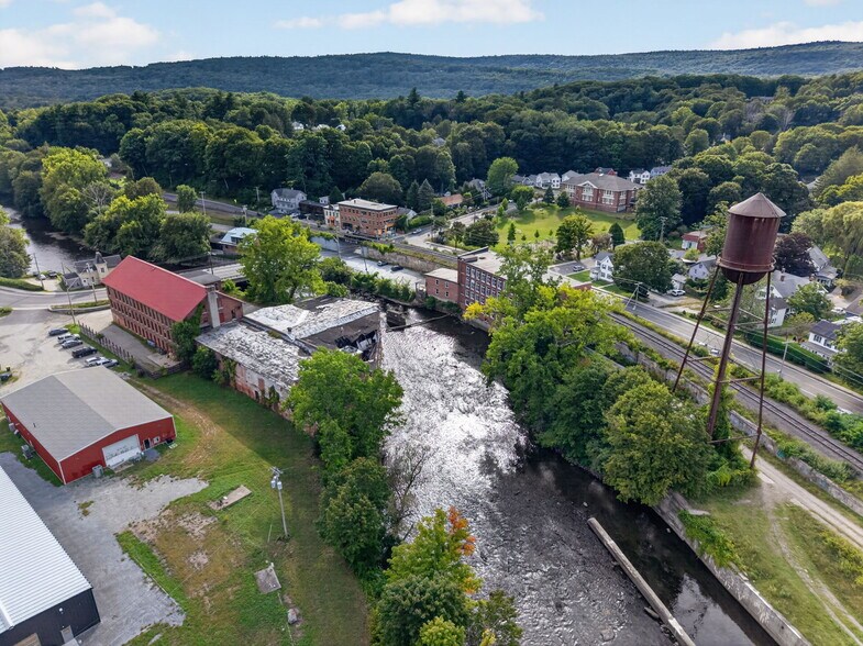 More Photos Of 420 Park St, Housatonic Flex For Sale