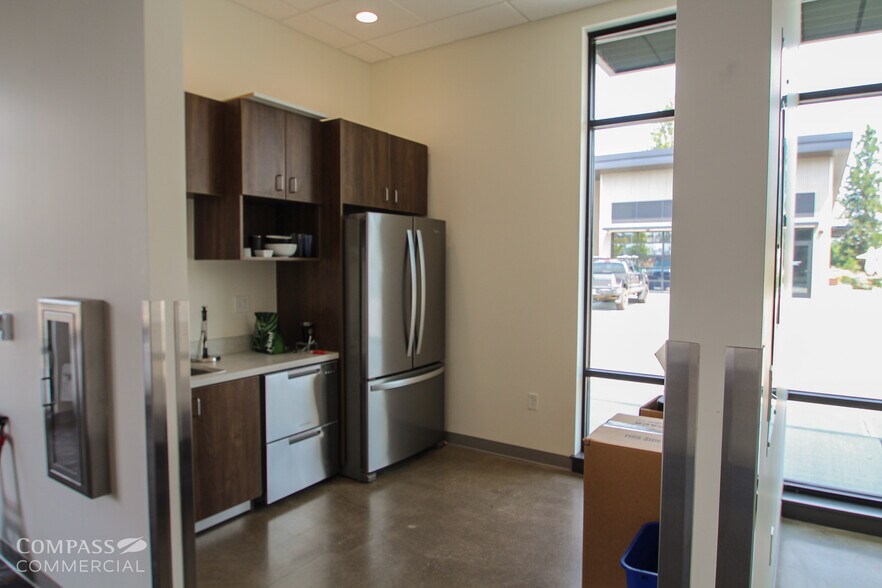 More Photos Of 2723 NW Potts Ct, Bend Office For Lease