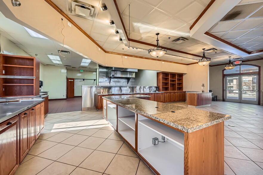 More Photos Of 9846 Zenith Meridian Dr, Englewood Restaurant For Lease