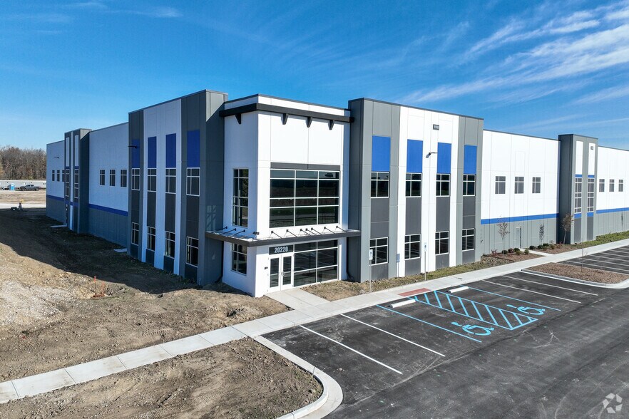 More Photos Of 20220 Fenside Crossing, Westfield Distribution For Lease