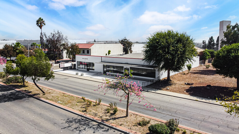 Primary Photo Of 4769-4771 Holt Blvd, Montclair Auto Repair For Lease