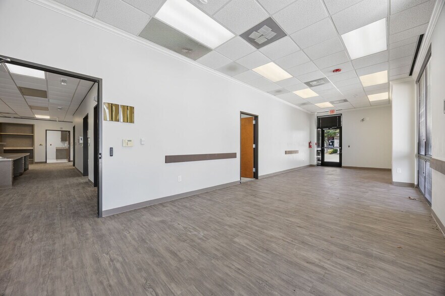 More Photos Of 2710 Western Center Blvd, Fort Worth Medical For Sale