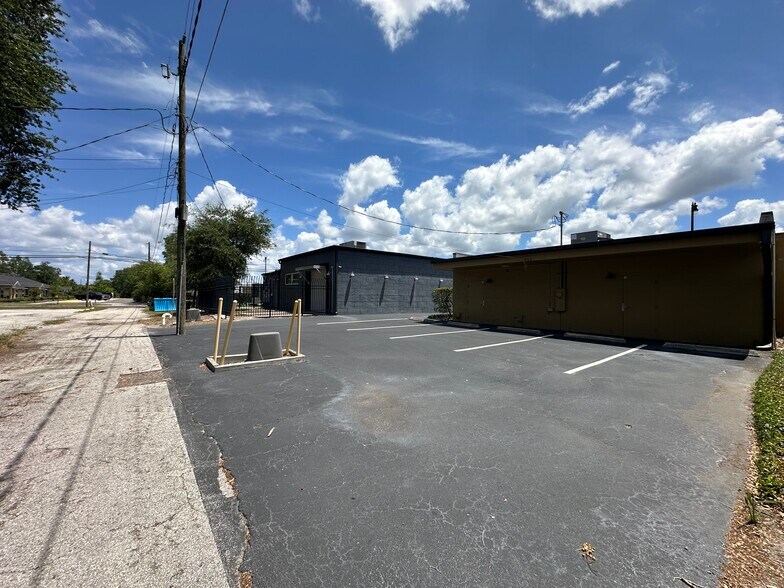 More Photos Of 900 S French Ave, Sanford Storefront Retail Office For Lease