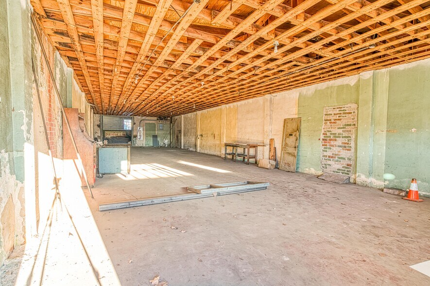 More Photos Of 119 Cherry, Florence Storefront Retail Office For Lease