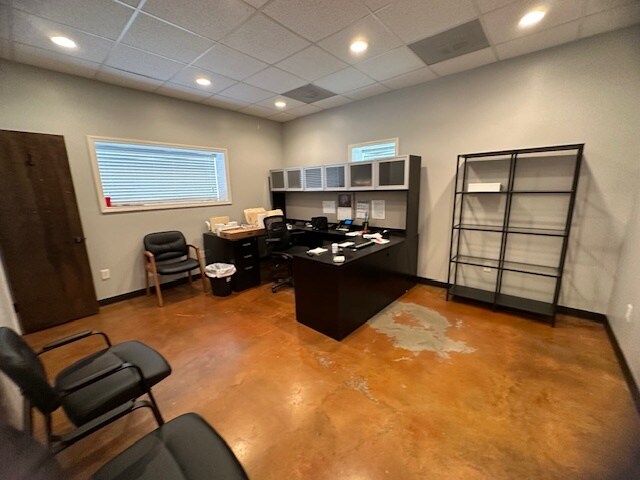 More Photos Of 205 E Wallisville Rd, Highlands Warehouse For Lease