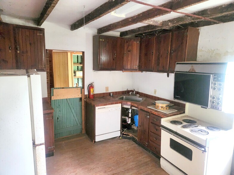 More Photos Of 26500 Clarksburg Rd, Damascus Storefront Retail Residential For Sale