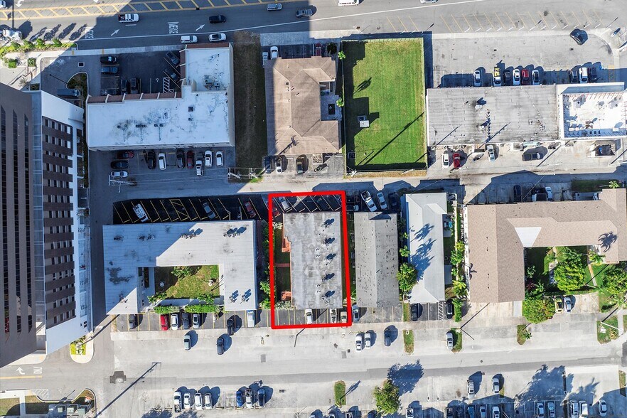 More Photos Of 701 NE 8th St, Hallandale Beach Apartments For Sale