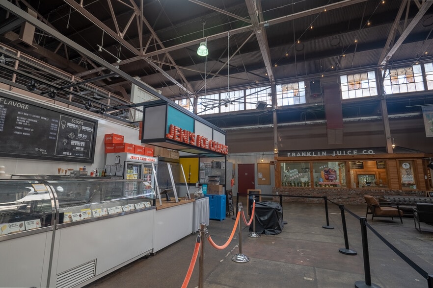 More Photos Of 230 Franklin Rd, Franklin Storefront Retail Office For Lease