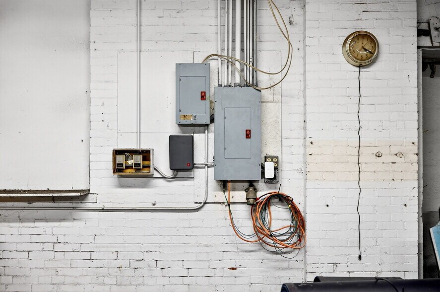 More Photos Of 168-171 Bower Street Ext, Montgomery Manufacturing For Sale