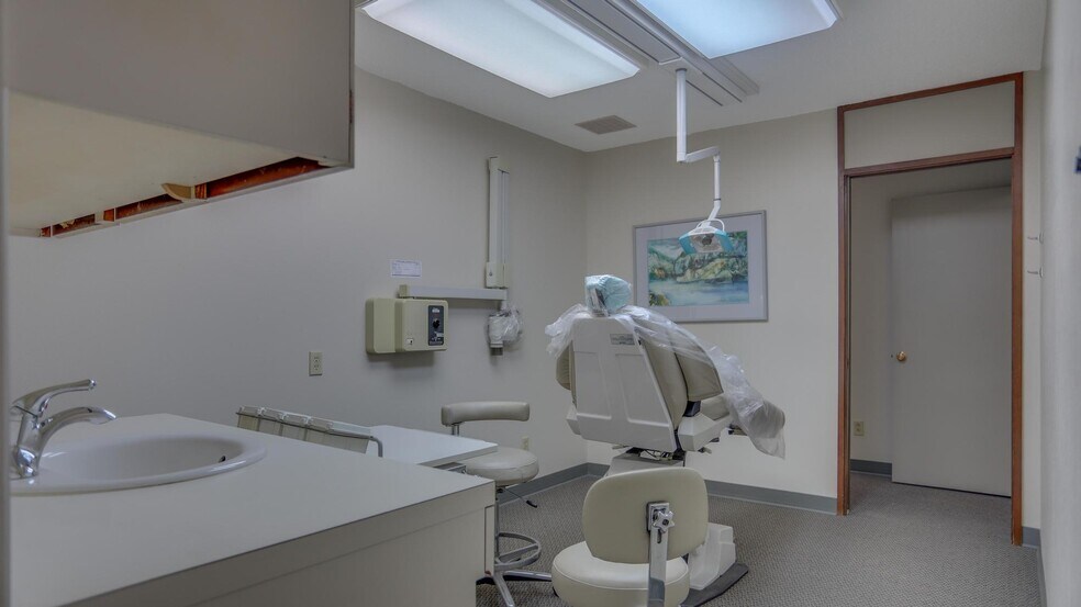 More Photos Of 15012 SE Stark St, Portland Office For Lease