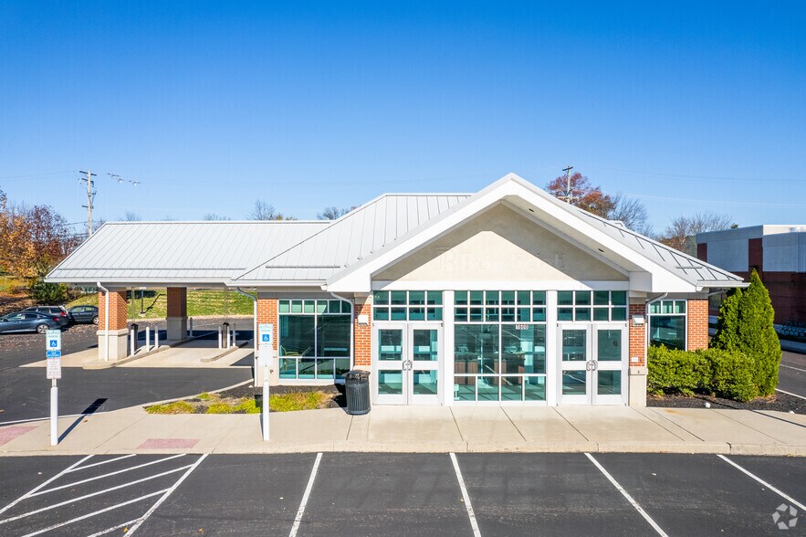 More Photos Of 1600 Sumneytown Pike, Lansdale Bank For Lease