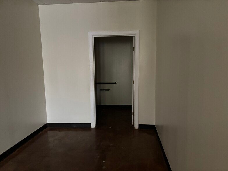 More Photos Of 1610 E Tyler St, Harlingen Unknown For Lease