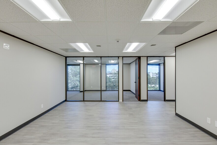 More Photos Of 11211 Katy Fwy, Houston Office For Lease