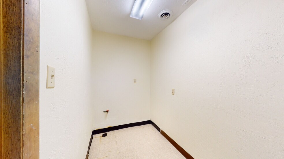 More Photos Of 12249 US Route 30, North Huntingdon Veterinarian Kennel For Sale