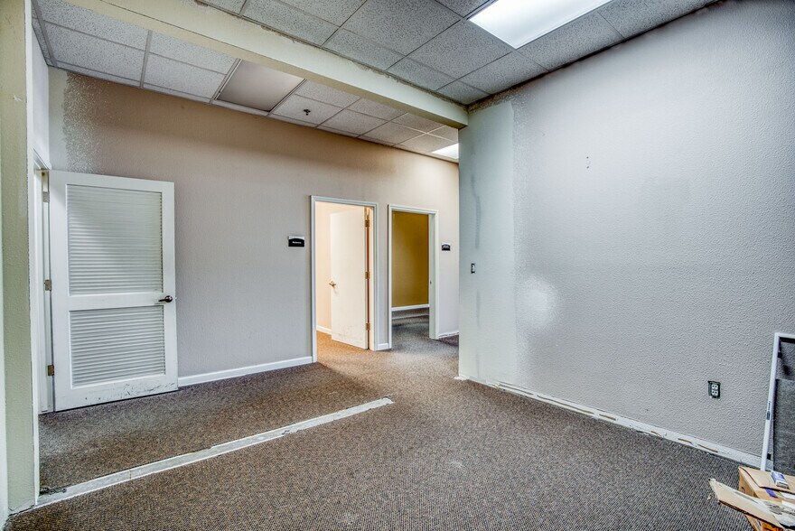 More Photos Of 7075 N West Ave, Fresno Freestanding For Lease