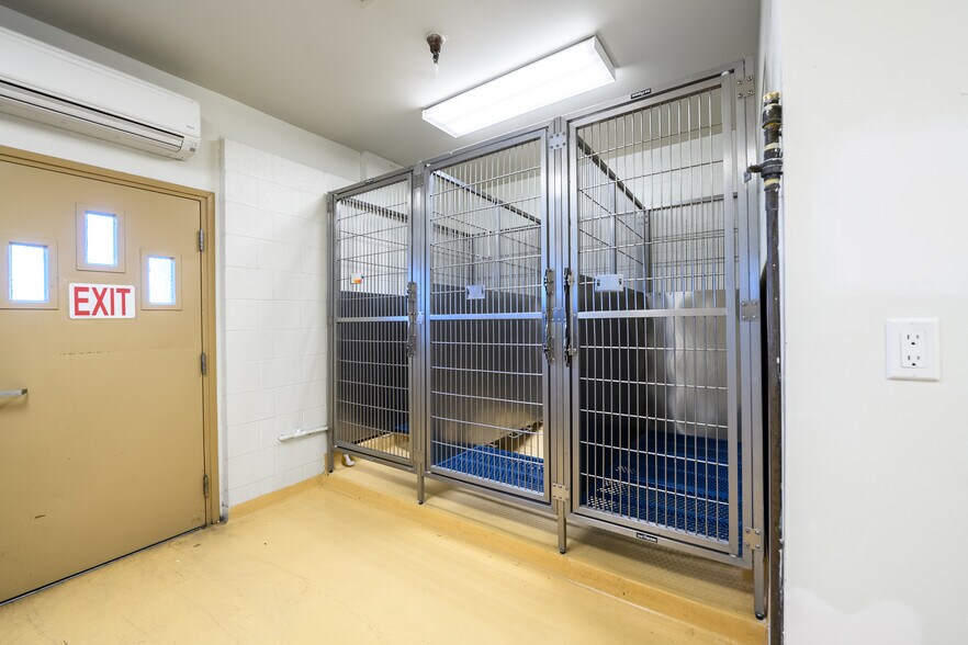 More Photos Of 11163 La Grange Ave, Los Angeles Veterinarian Kennel For Lease