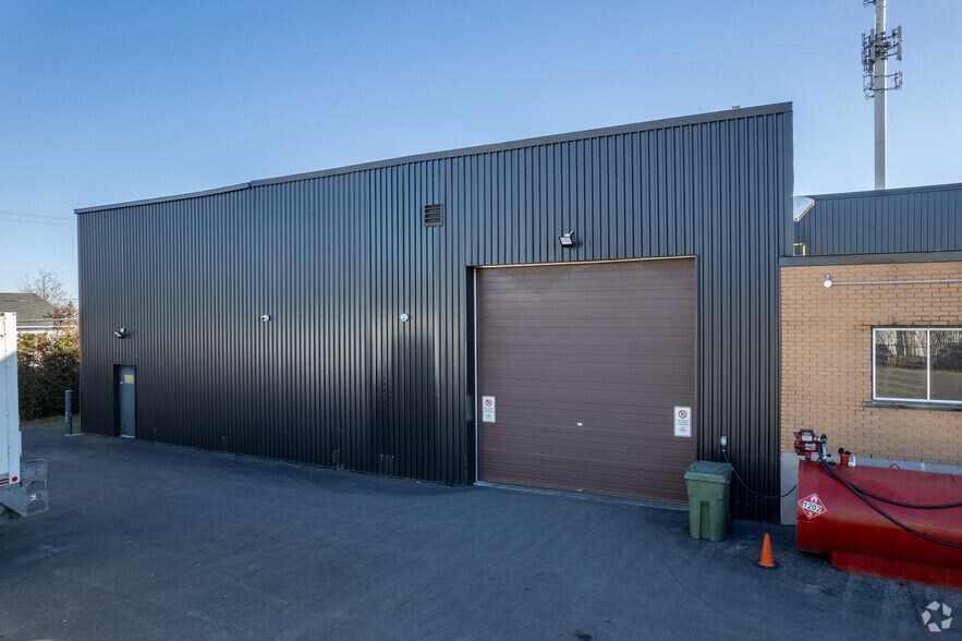 More Photos Of 519 Rue Papineau, Boisbriand Warehouse For Sale