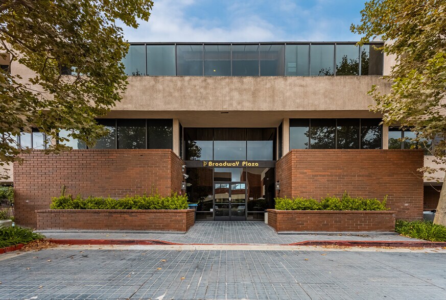 More Photos Of 2107 N Broadway, Santa Ana Loft Creative Space For Sale