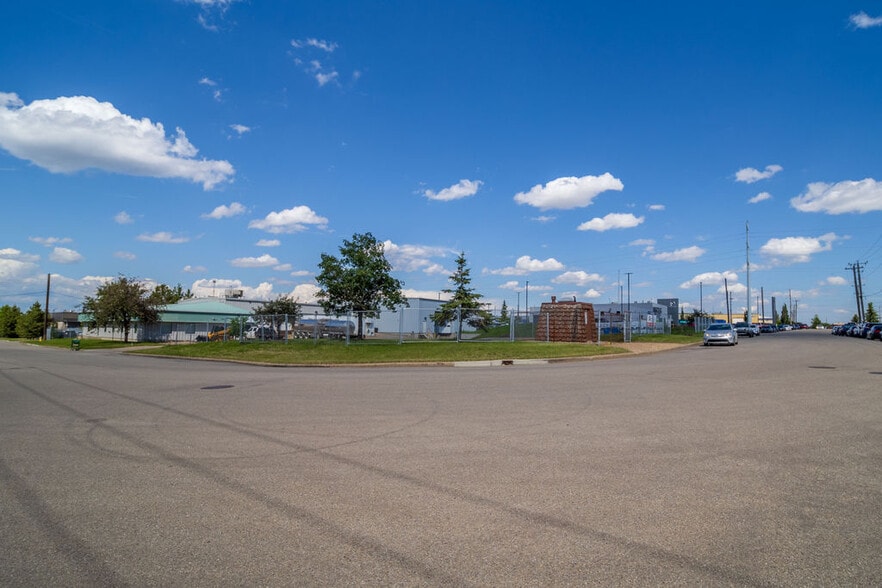 More Photos Of 9750 35th Ave NW, Edmonton Warehouse For Sale