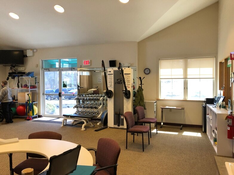 More Photos Of 1320 W Main St, Waterbury Medical For Lease