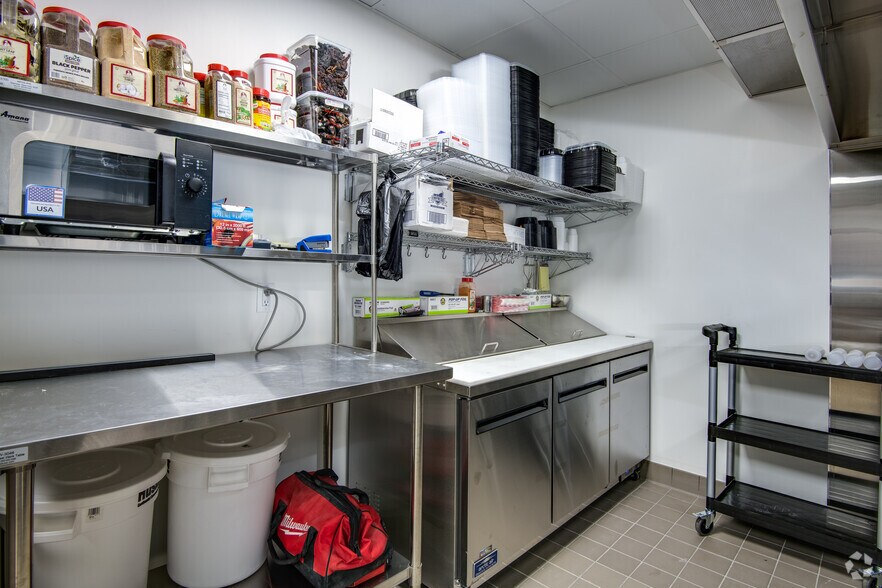 More Photos Of 733-737 N Milwaukee St, Milwaukee Restaurant For Lease